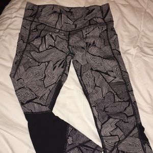 Lululemon black and white pattern leggings
